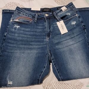 Judy Blue Straight Leg Blue Jeans with Classic Denim Style